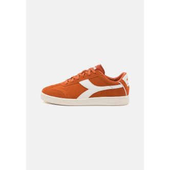 DIADORA KICK MAN